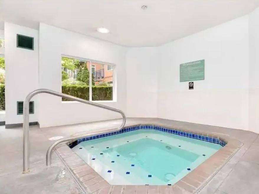 Penthouse Suite Downtown, Top Floor Seattle Apartment